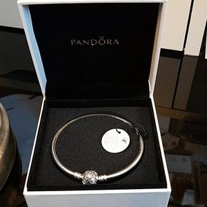 New Pandora pattern of love bangle size 7.5 in